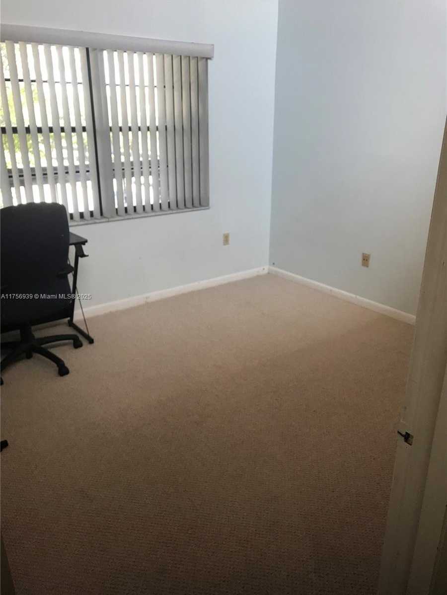 Small Image of 5201 ORDUNA DR #16, Coral Gables Number 23