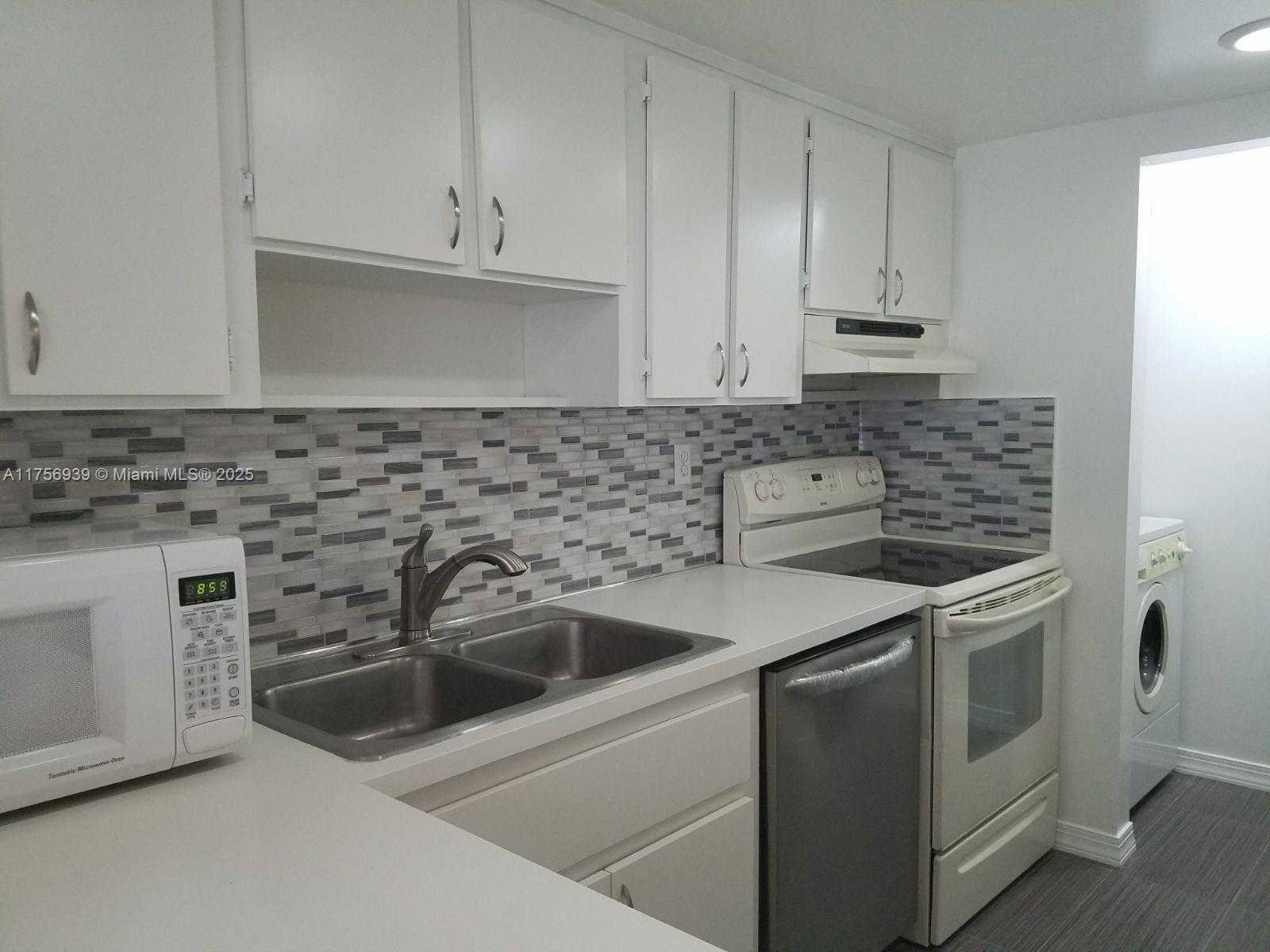 Small Image of 5201 ORDUNA DR #16, Coral Gables Number 3