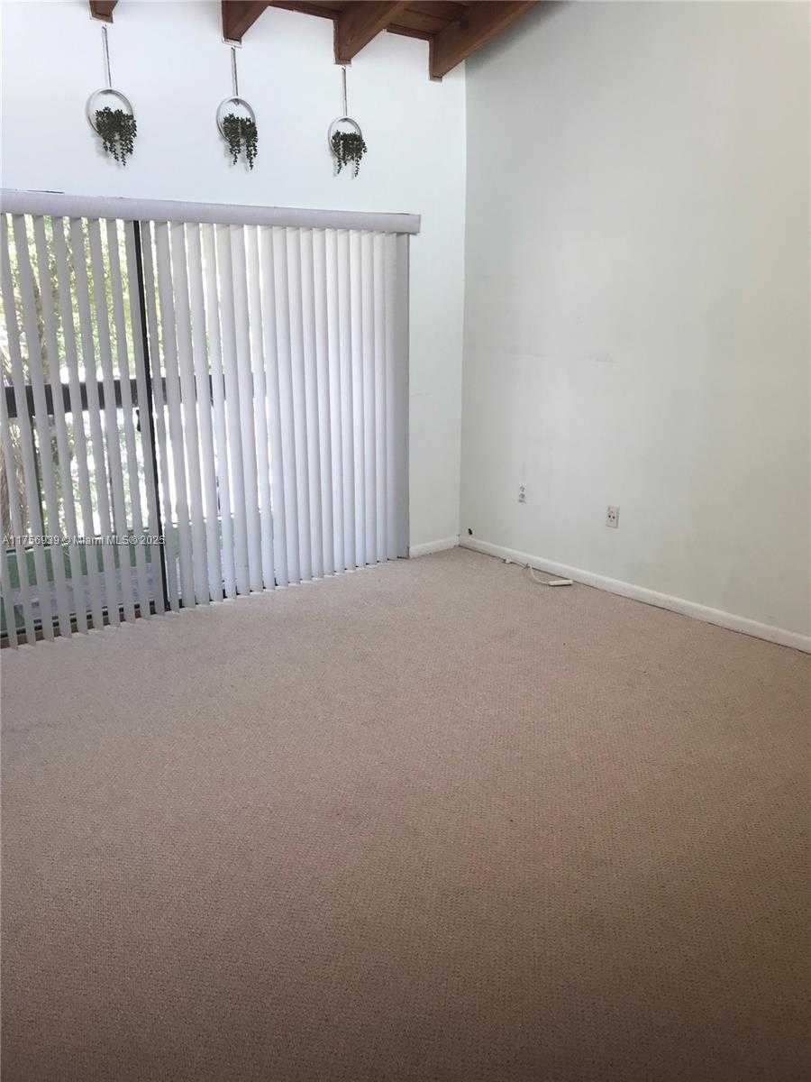 Small Image of 5201 ORDUNA DR #16, Coral Gables Number 30