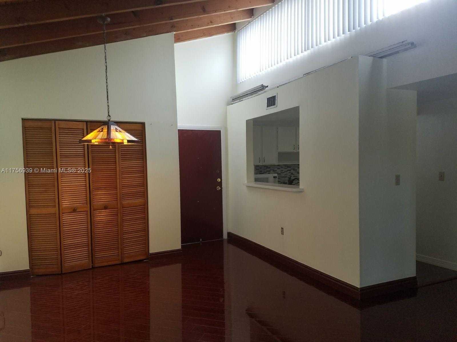 Small Image of 5201 ORDUNA DR #16, Coral Gables Number 9