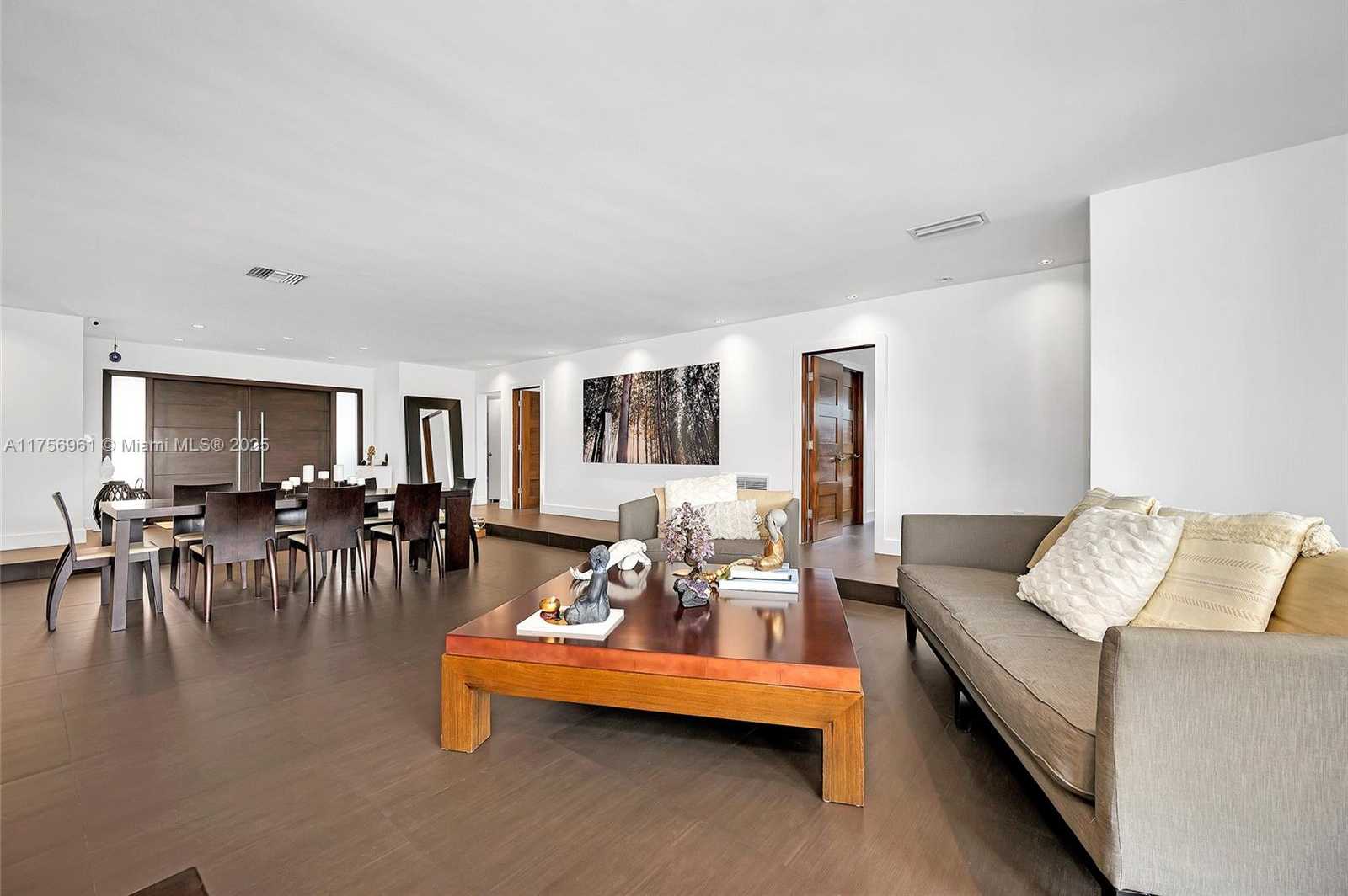 Small Image of 2120 NORTH EAST 204TH ST, Miami Number 12