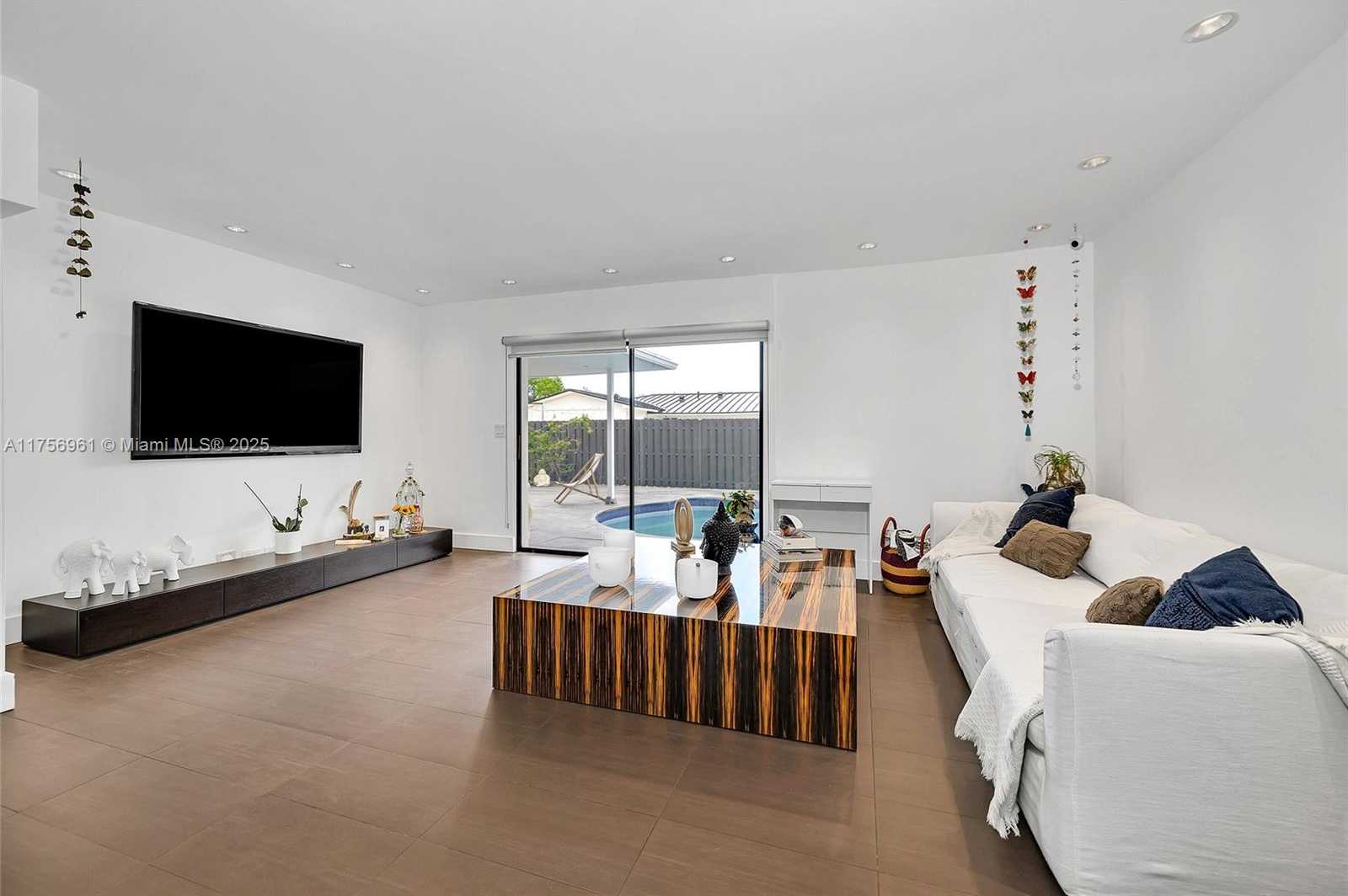 Small Image of 2120 NORTH EAST 204TH ST, Miami Number 23