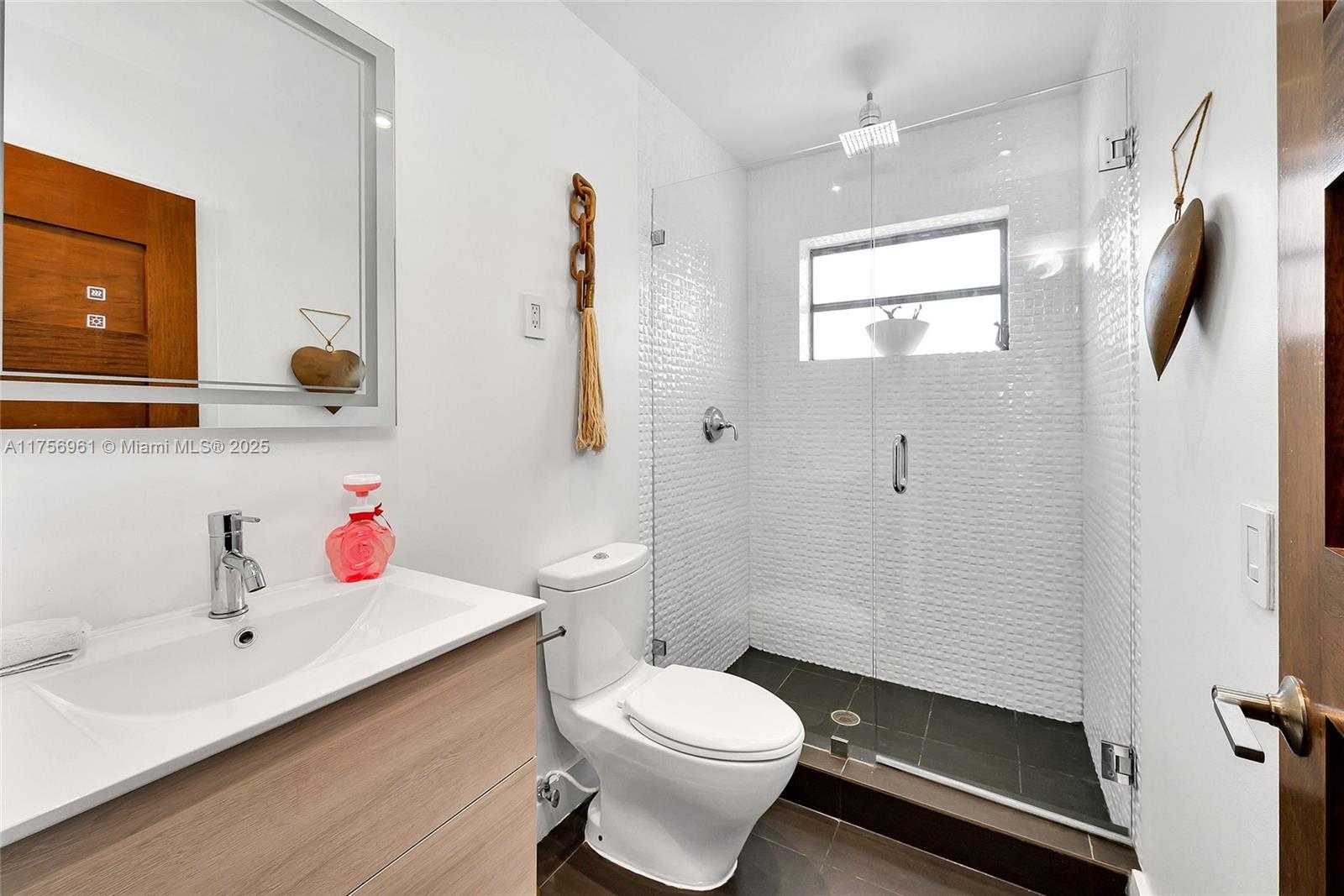 Small Image of 2120 NORTH EAST 204TH ST, Miami Number 26