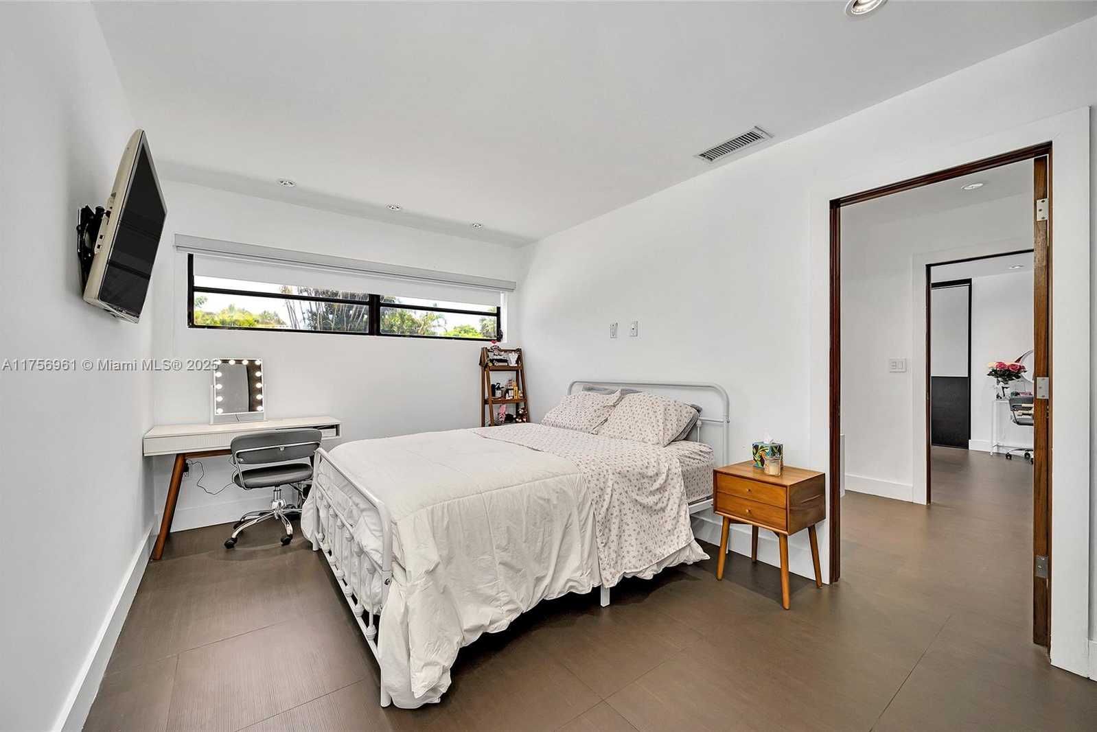 Small Image of 2120 NORTH EAST 204TH ST, Miami Number 27