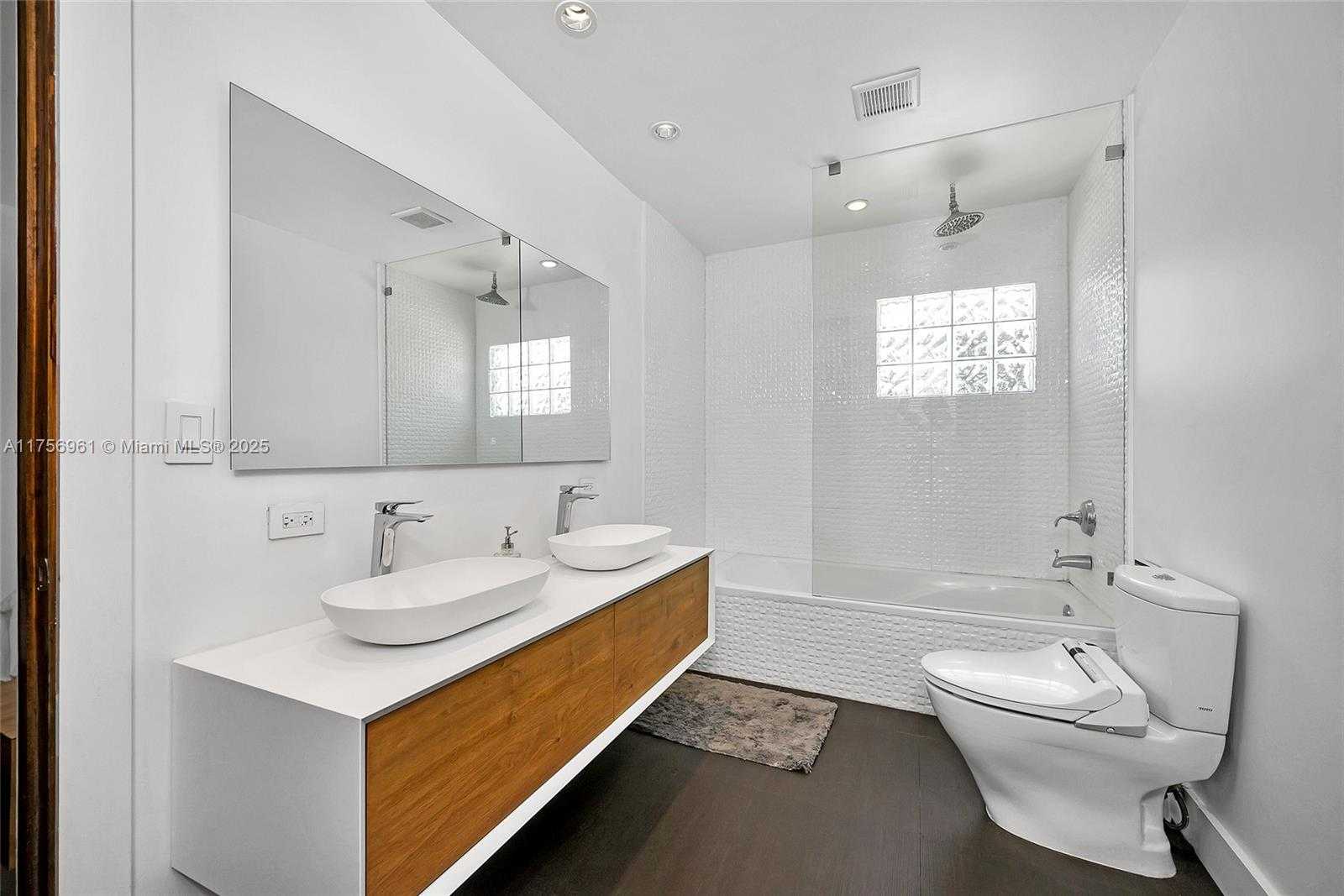 Small Image of 2120 NORTH EAST 204TH ST, Miami Number 30