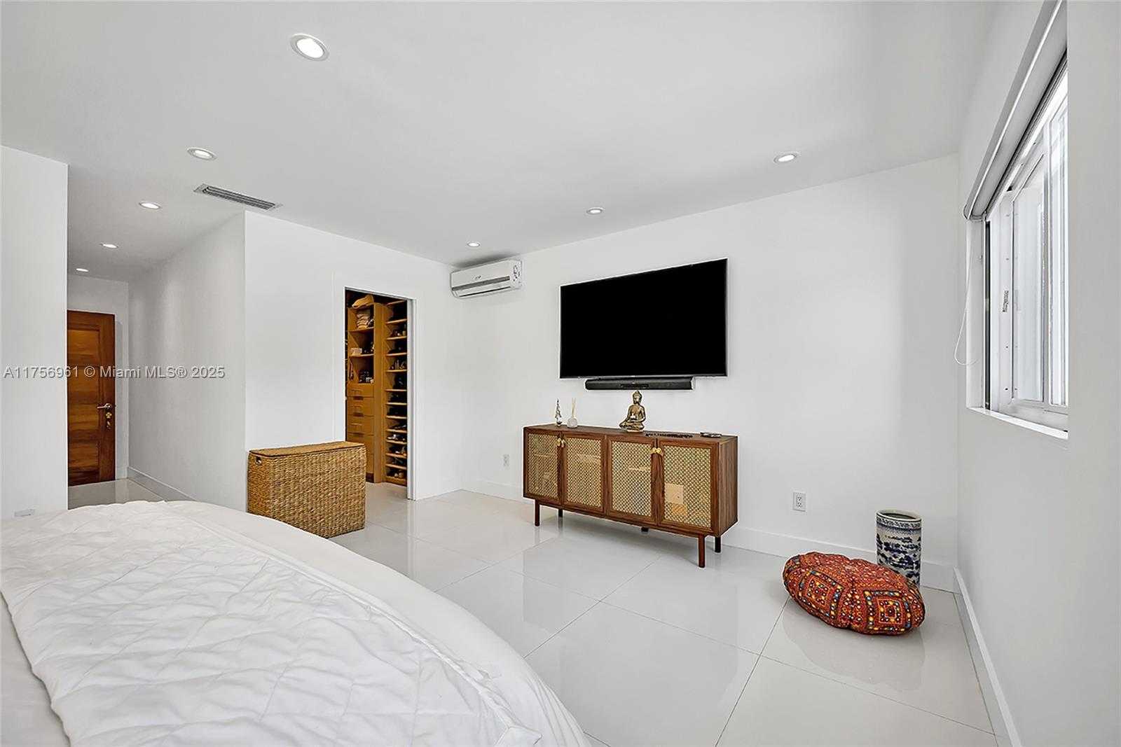 Small Image of 2120 NORTH EAST 204TH ST, Miami Number 34