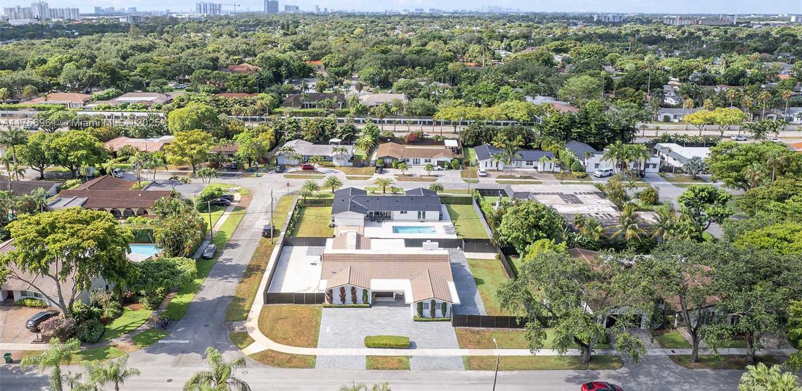 Small Image of 2120 NORTH EAST 204TH ST, Miami Number 52