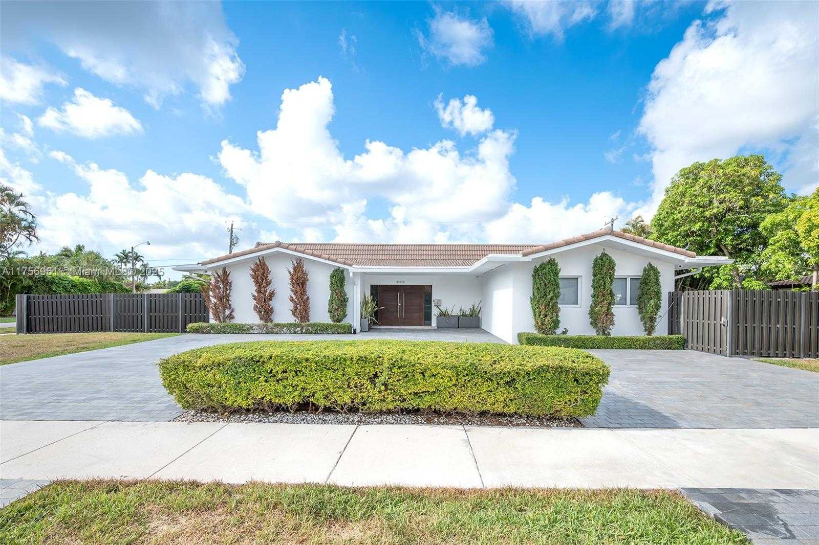 Small Image of 2120 NORTH EAST 204TH ST, Miami Number 6