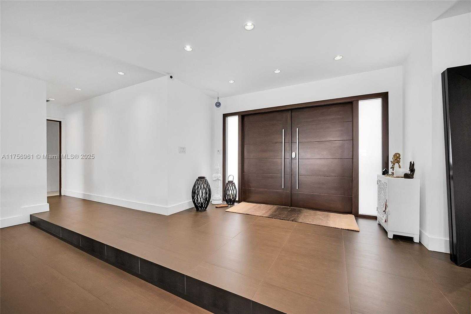 Small Image of 2120 NORTH EAST 204TH ST, Miami Number 9