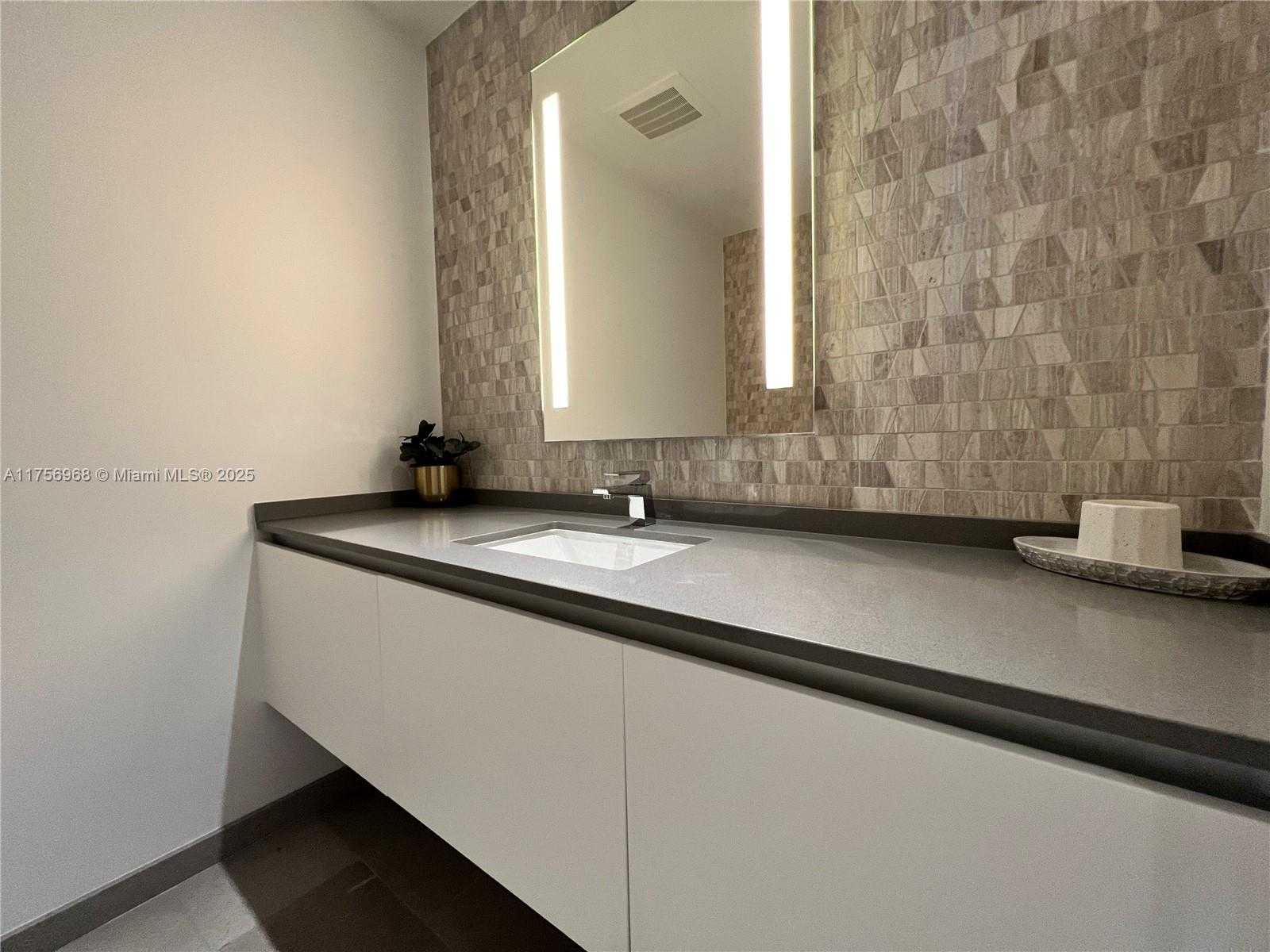 Small Image of 68 SOUTH EAST 6TH ST #1003, Miami Number 19