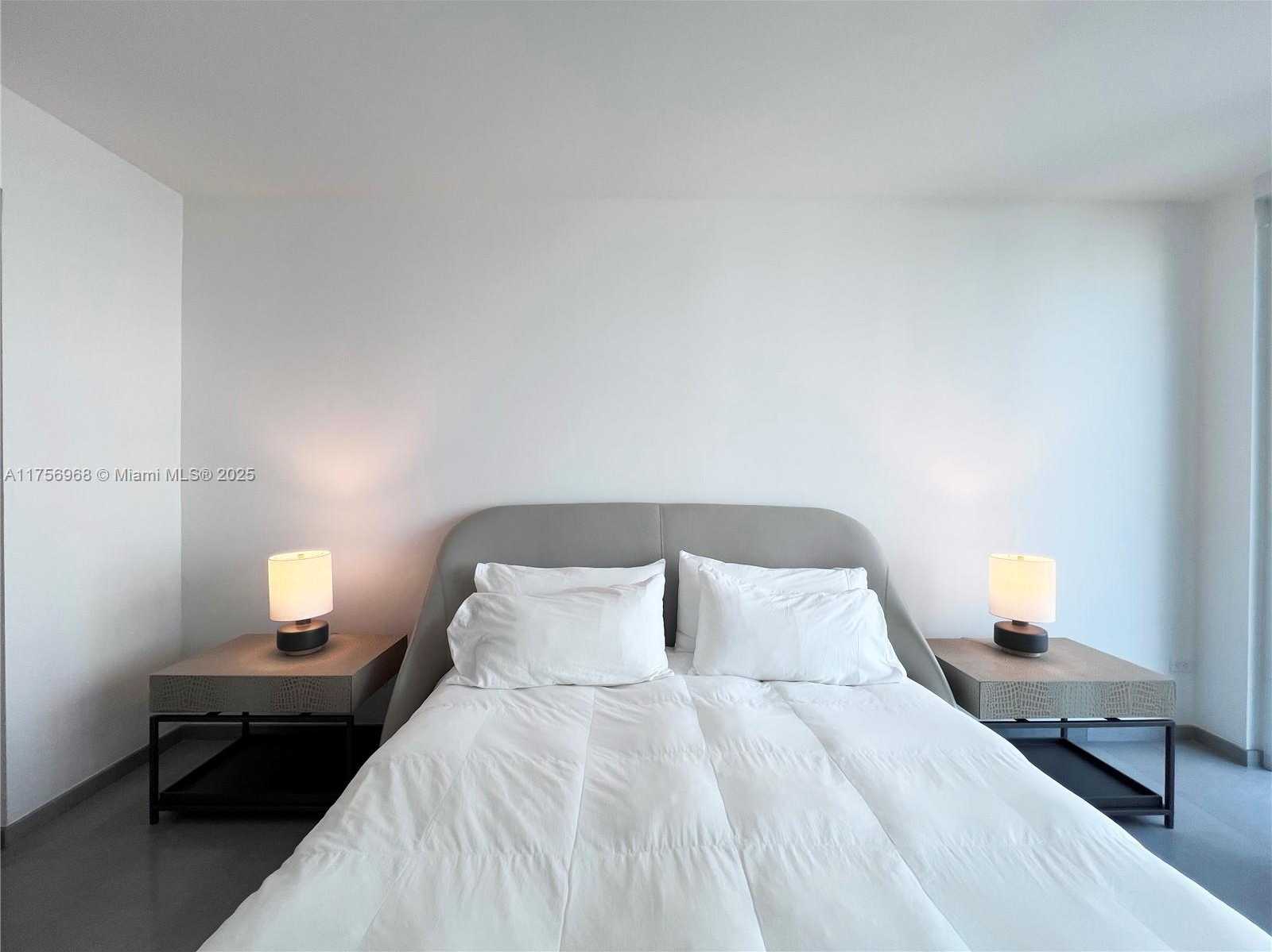 Small Image of 68 SOUTH EAST 6TH ST #1003, Miami Number 26