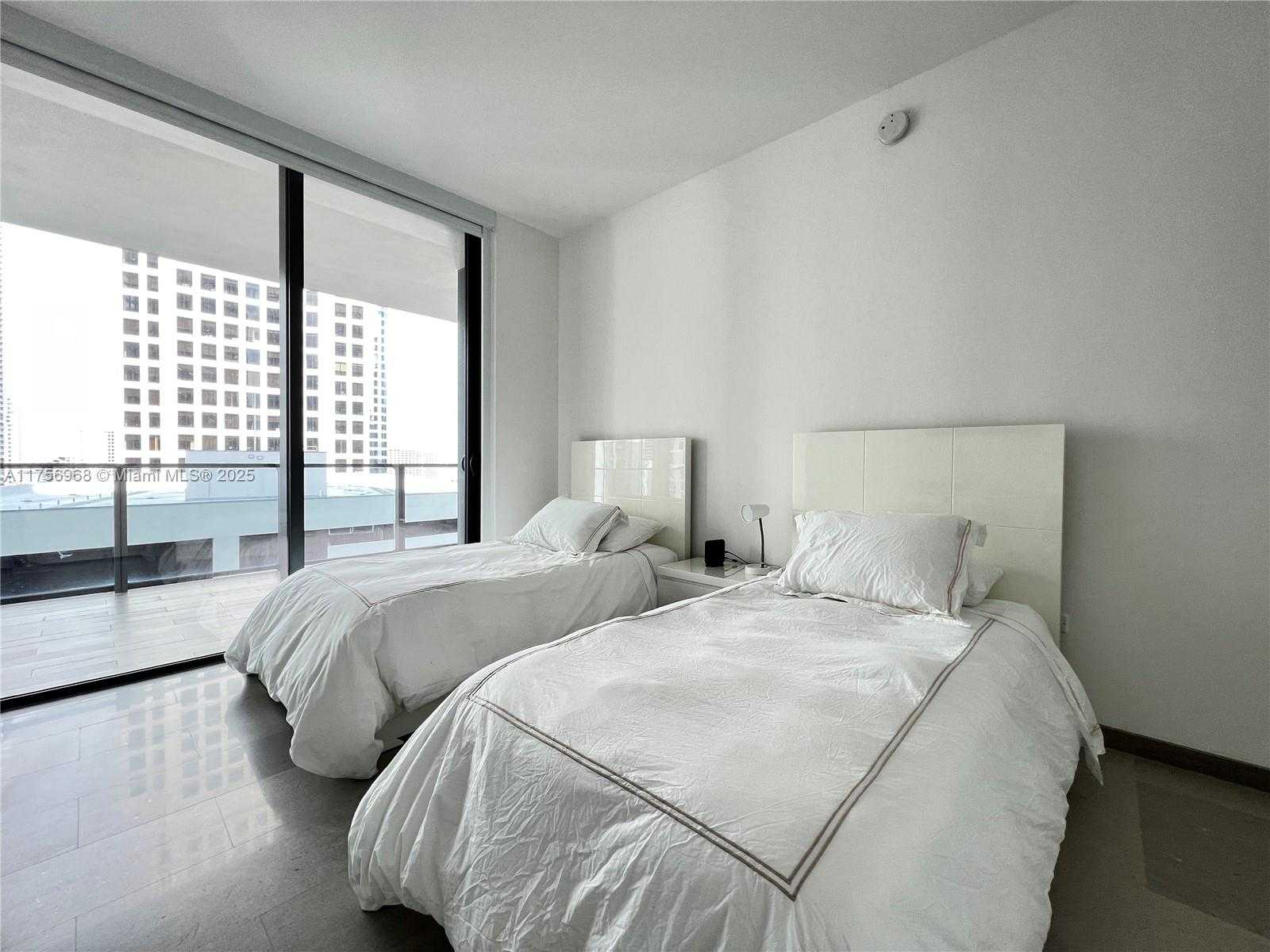 Small Image of 68 SOUTH EAST 6TH ST #1003, Miami Number 33