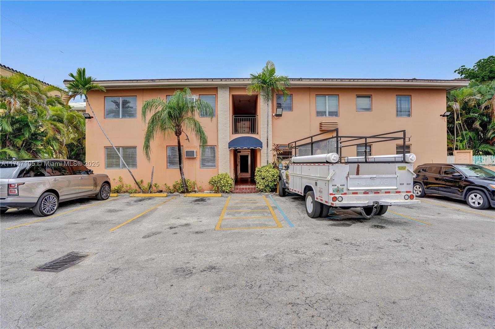 Small Image of 218 SANTILLANE AVE #8, Coral Gables Number 16