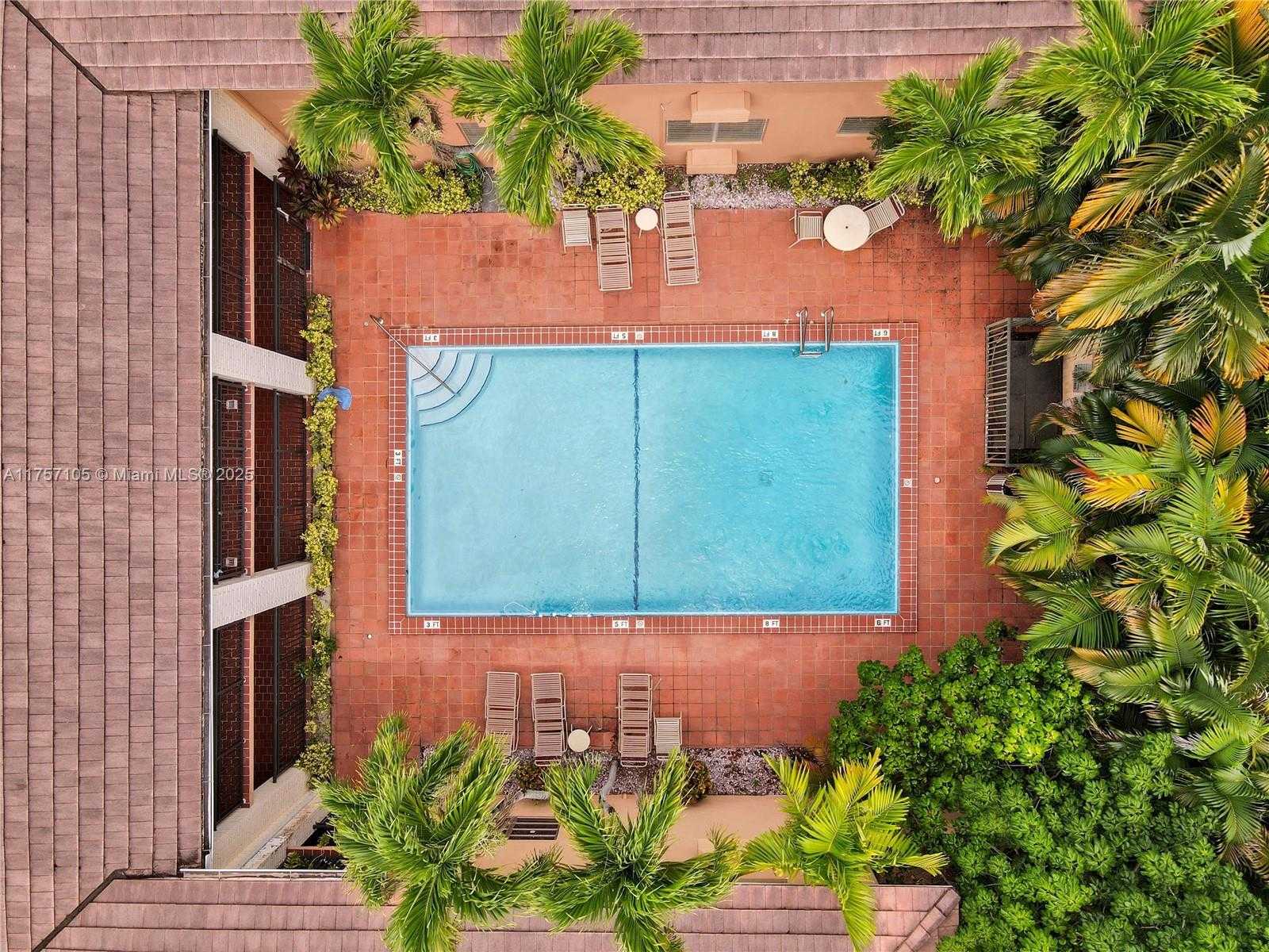 Small Image of 218 SANTILLANE AVE #8, Coral Gables Number 17
