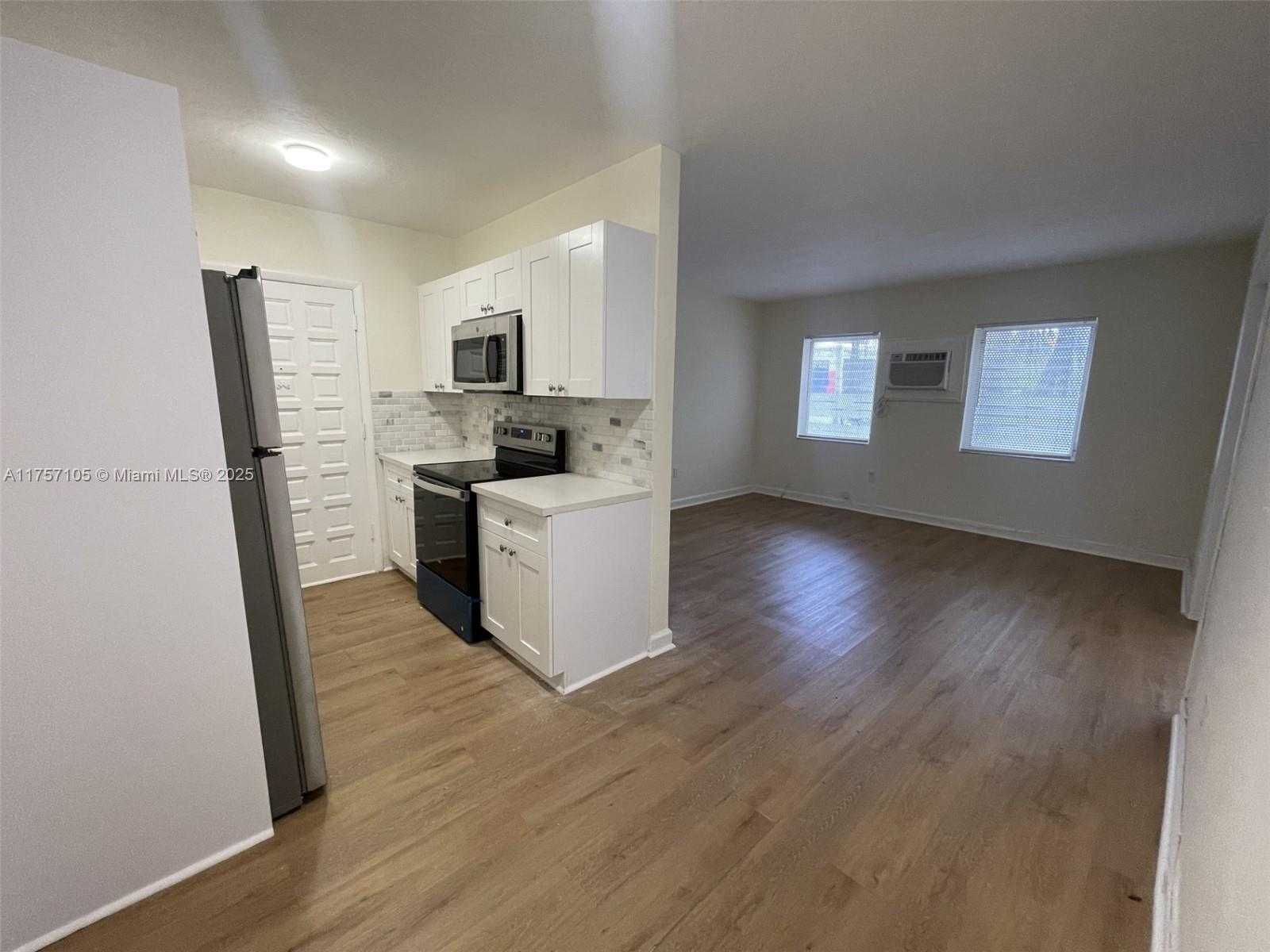Small Image of 218 SANTILLANE AVE #8, Coral Gables Number 2