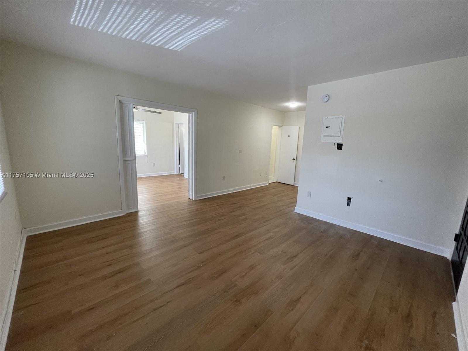 Small Image of 218 SANTILLANE AVE #8, Coral Gables Number 4