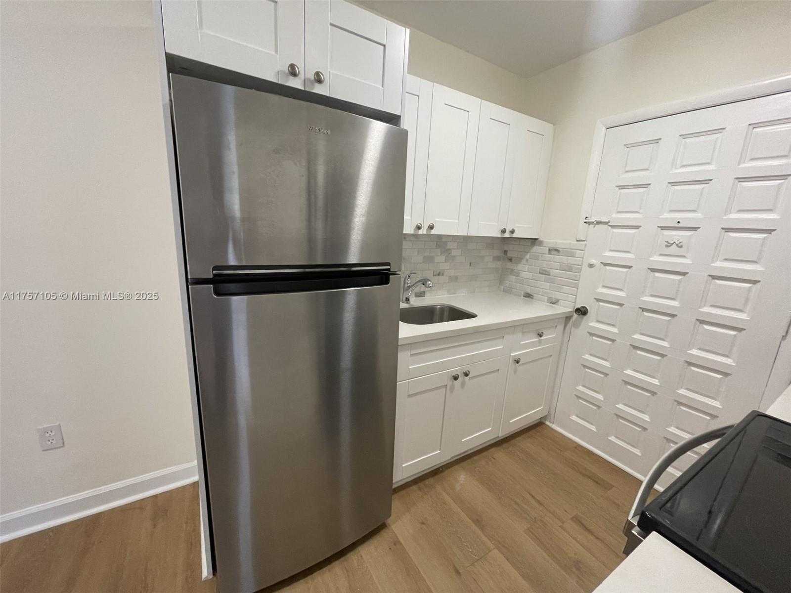 Small Image of 218 SANTILLANE AVE #8, Coral Gables Number 7