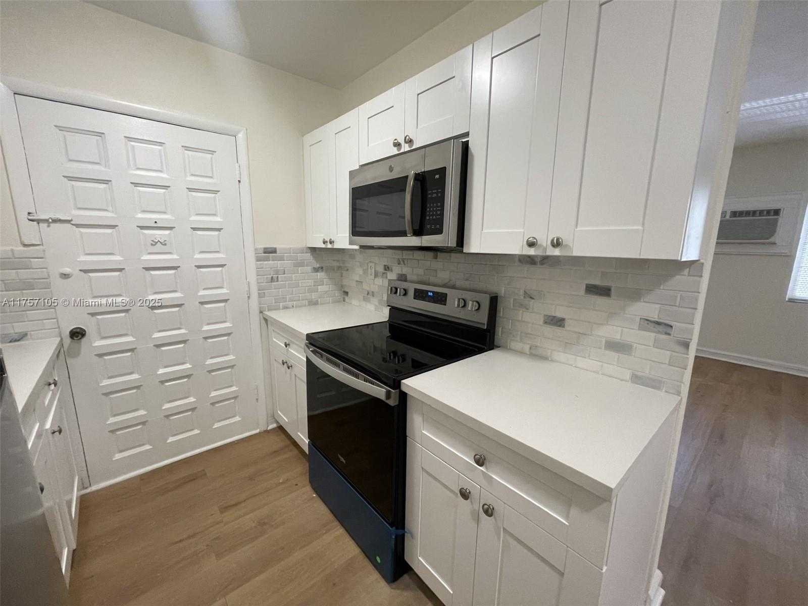 Small Image of 218 SANTILLANE AVE #8, Coral Gables Number 8