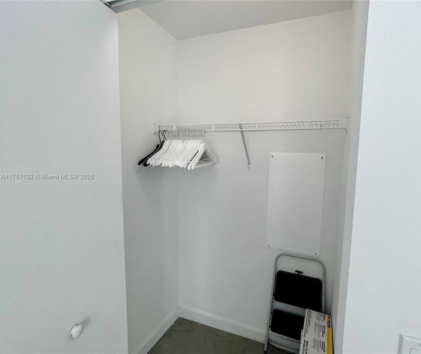 Small Image of 151 #802, Miami Number 8