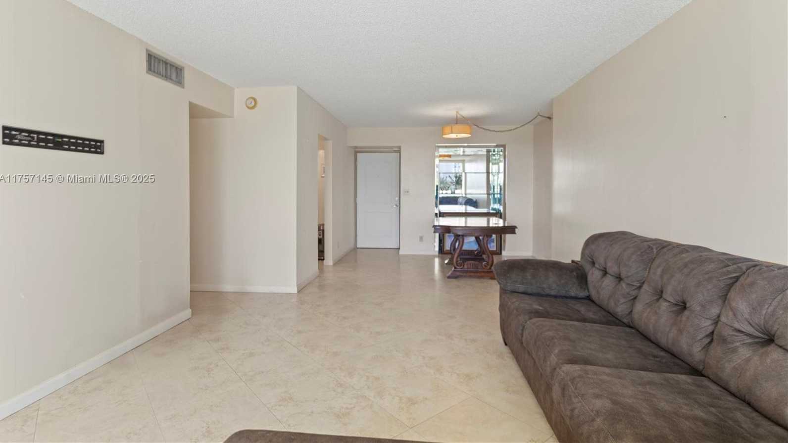 Small Image of 100 BAYVIEW DR #307, Sunny Isles Beach Number 10