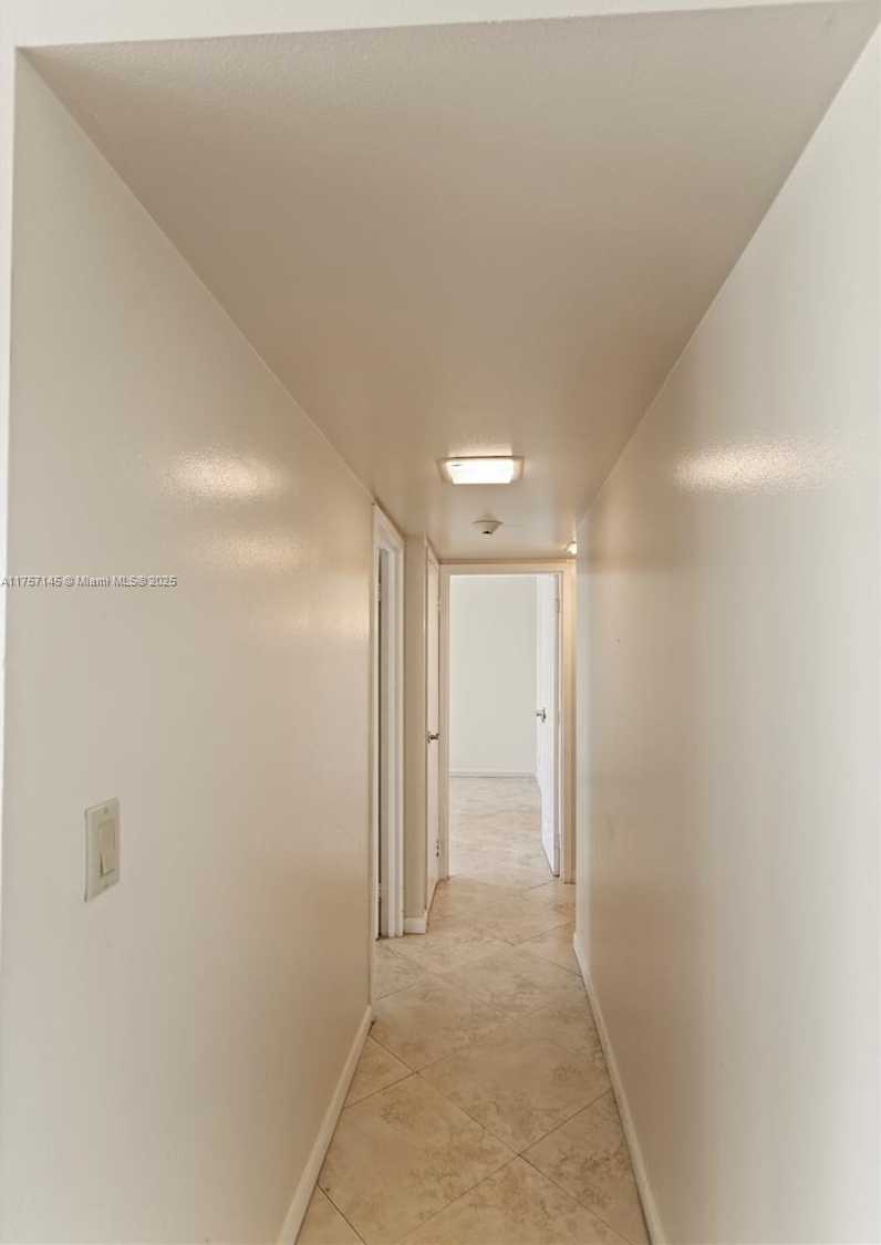 Small Image of 100 BAYVIEW DR #307, Sunny Isles Beach Number 12