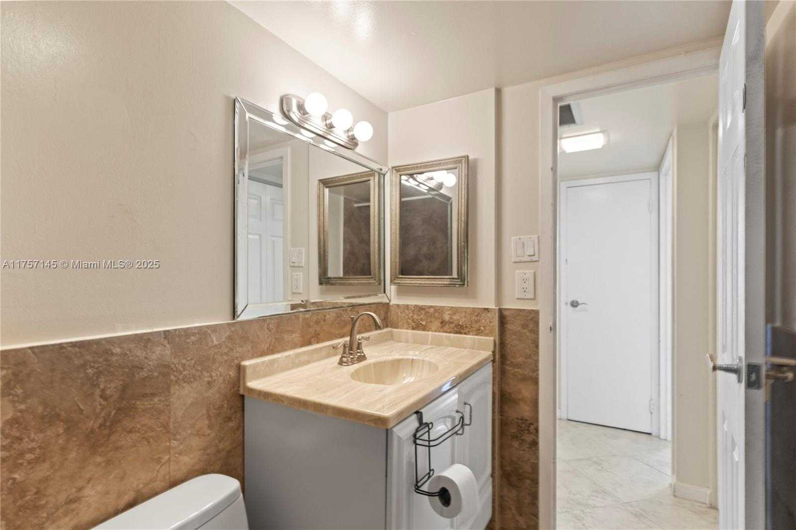 Small Image of 100 BAYVIEW DR #307, Sunny Isles Beach Number 13