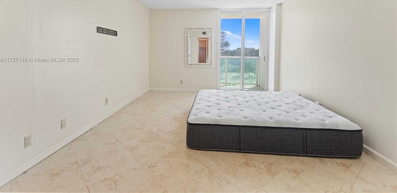 Small Image of 100 BAYVIEW DR #307, Sunny Isles Beach Number 14