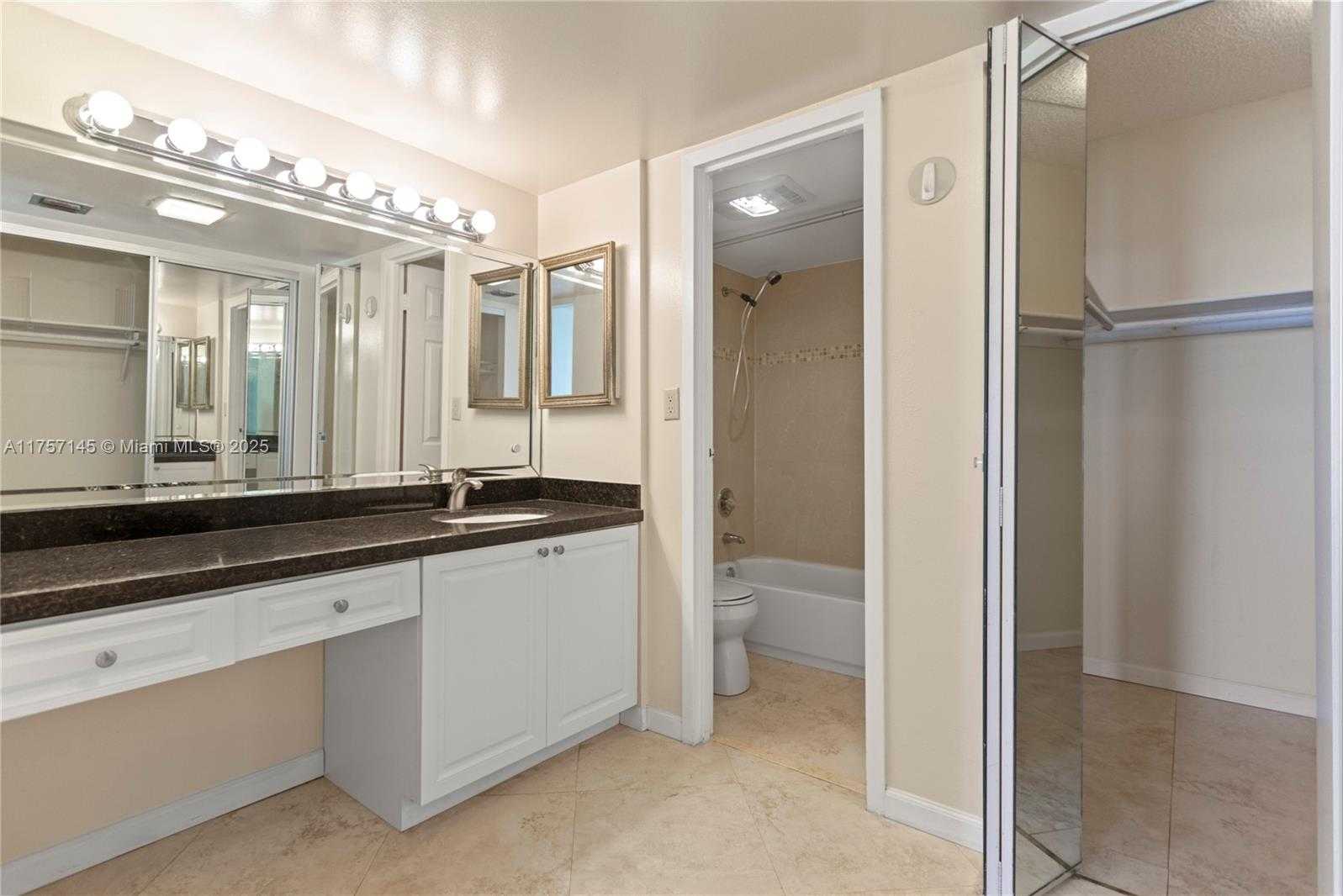 Small Image of 100 BAYVIEW DR #307, Sunny Isles Beach Number 16