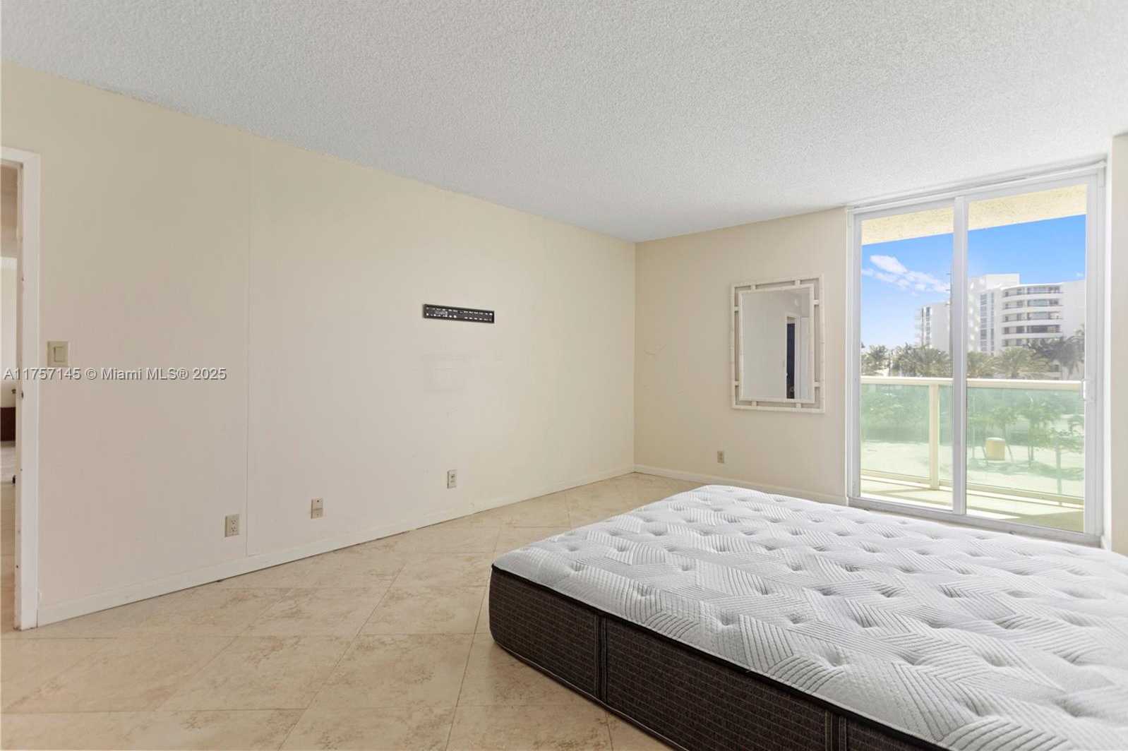 Small Image of 100 BAYVIEW DR #307, Sunny Isles Beach Number 19