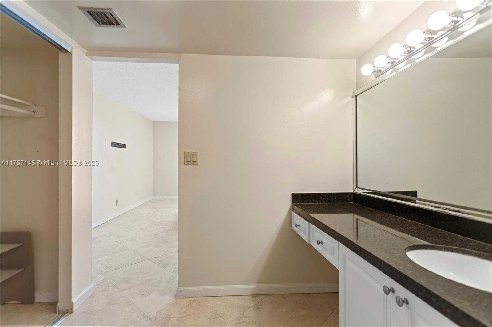 Small Image of 100 BAYVIEW DR #307, Sunny Isles Beach Number 21
