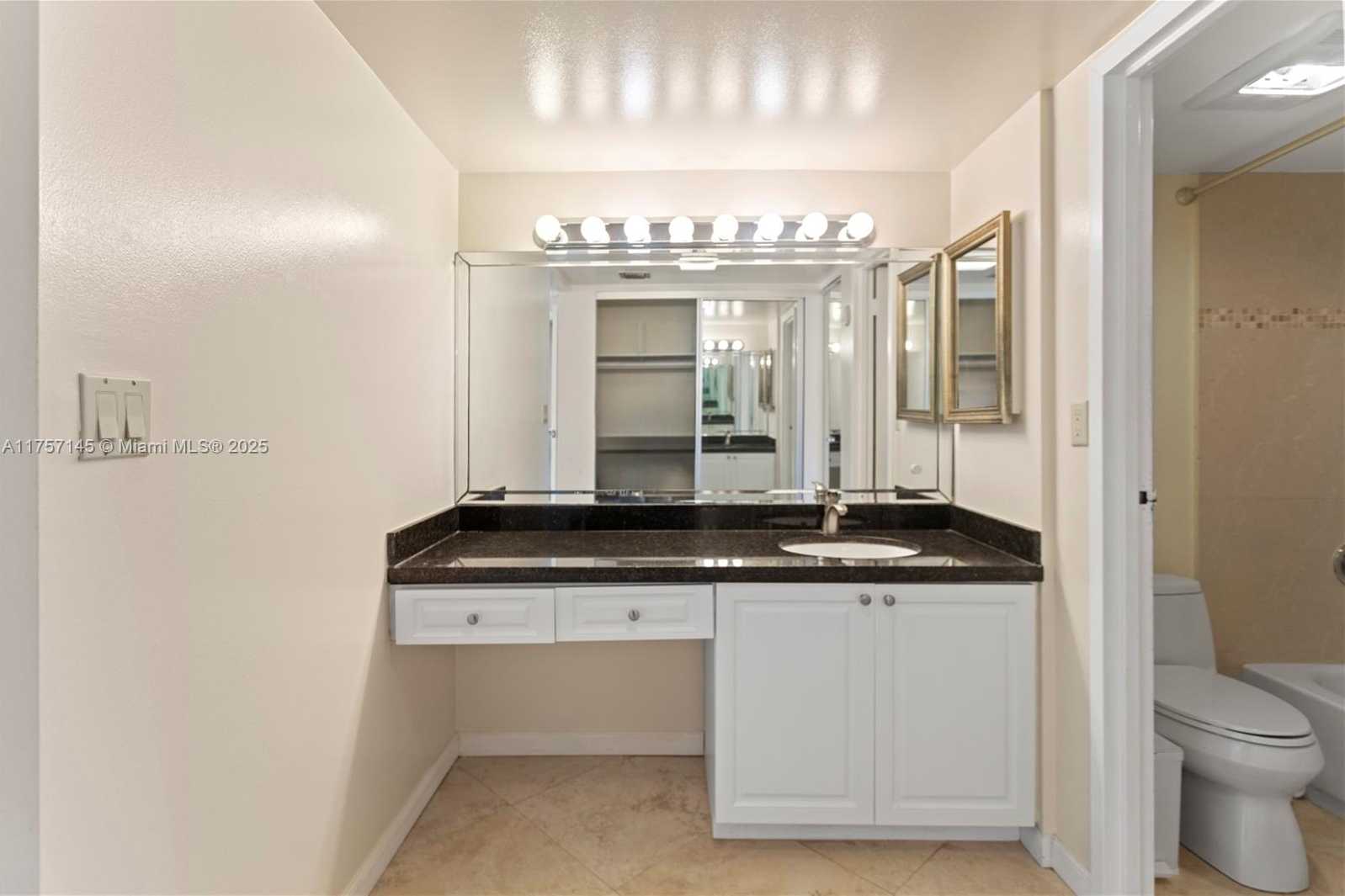 Small Image of 100 BAYVIEW DR #307, Sunny Isles Beach Number 22