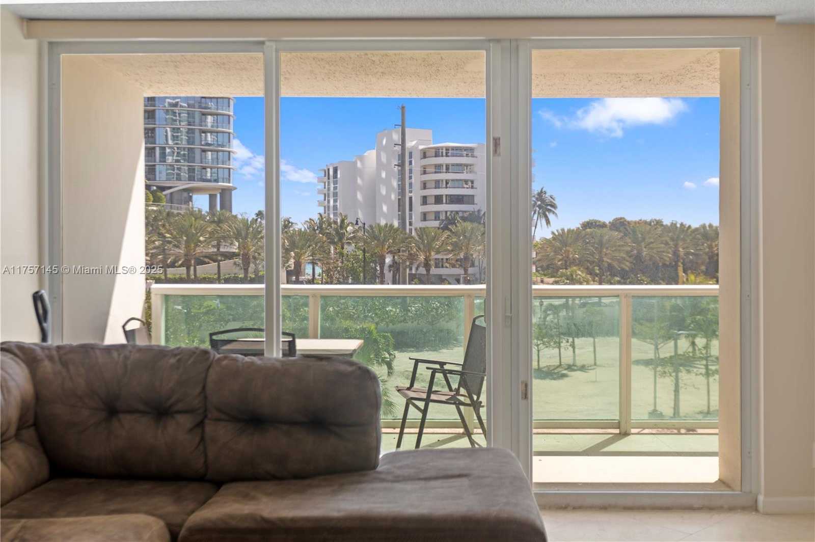 Small Image of 100 BAYVIEW DR #307, Sunny Isles Beach Number 5