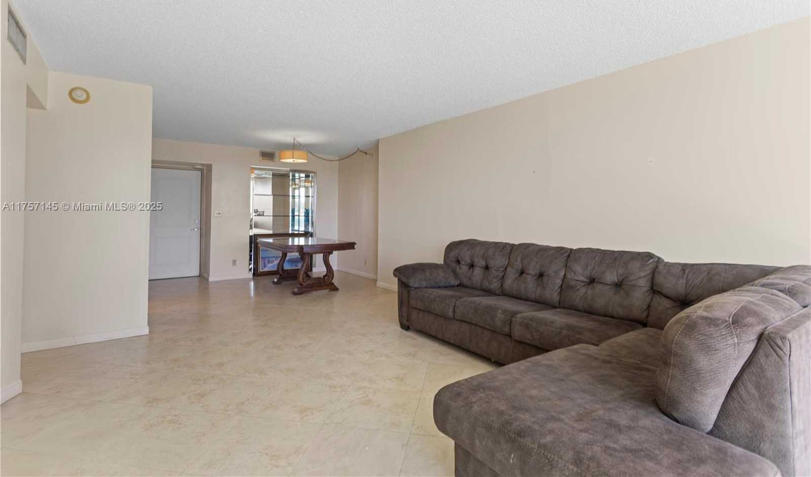 Small Image of 100 BAYVIEW DR #307, Sunny Isles Beach Number 7