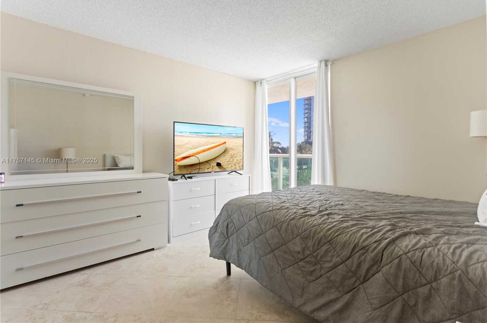 Small Image of 100 BAYVIEW DR #307, Sunny Isles Beach Number 9