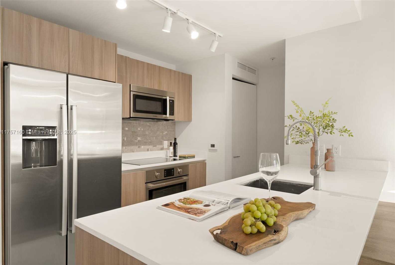 Small Image of 201 SOUTH WEST 17TH RD #511, Miami Number 11