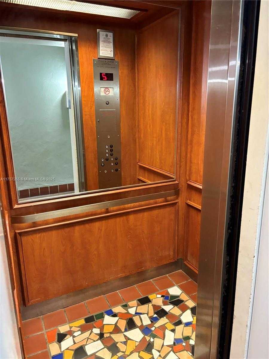 Small Image of 45 ANTILLA AVE #2K, Coral Gables Number 11