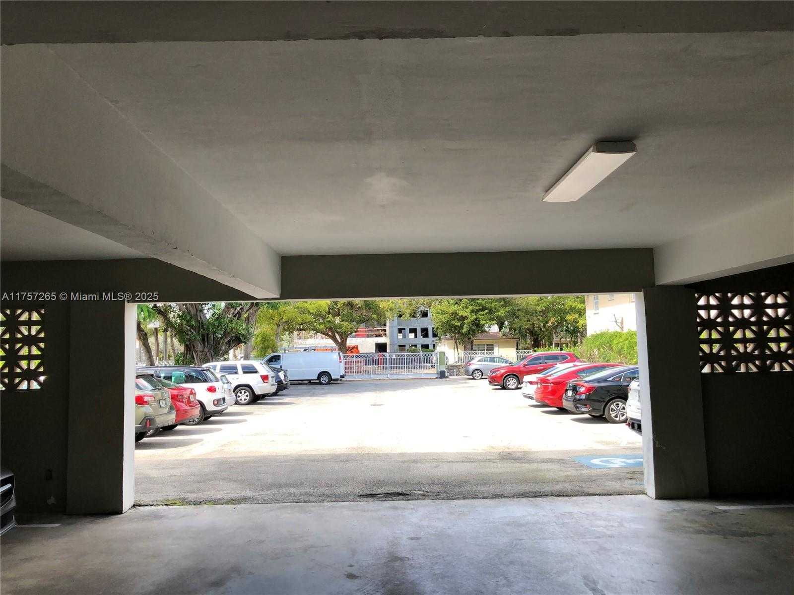 Small Image of 45 ANTILLA AVE #2K, Coral Gables Number 6