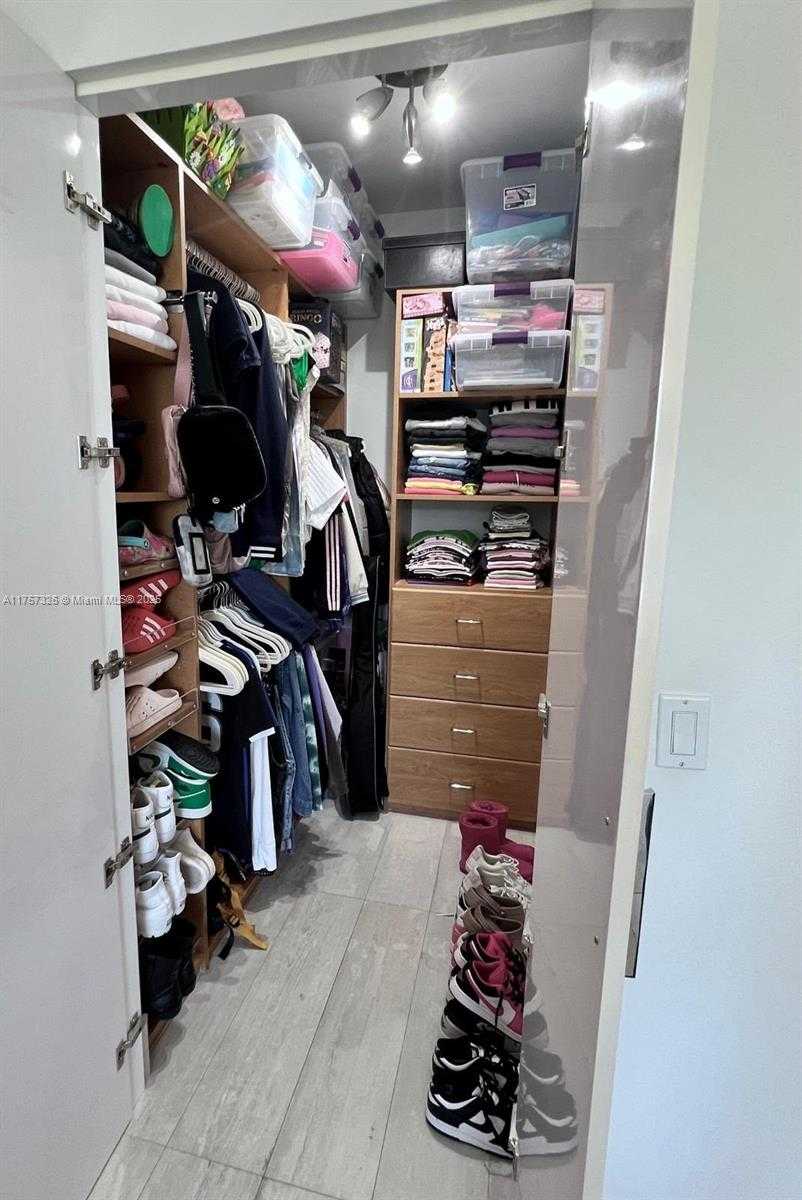 Small Image of 21055 YACHT CLUB DR #510, Aventura Number 10