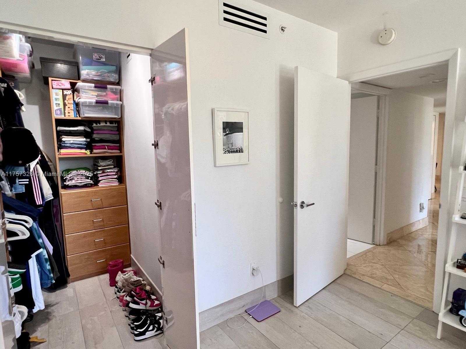 Small Image of 21055 YACHT CLUB DR #510, Aventura Number 11