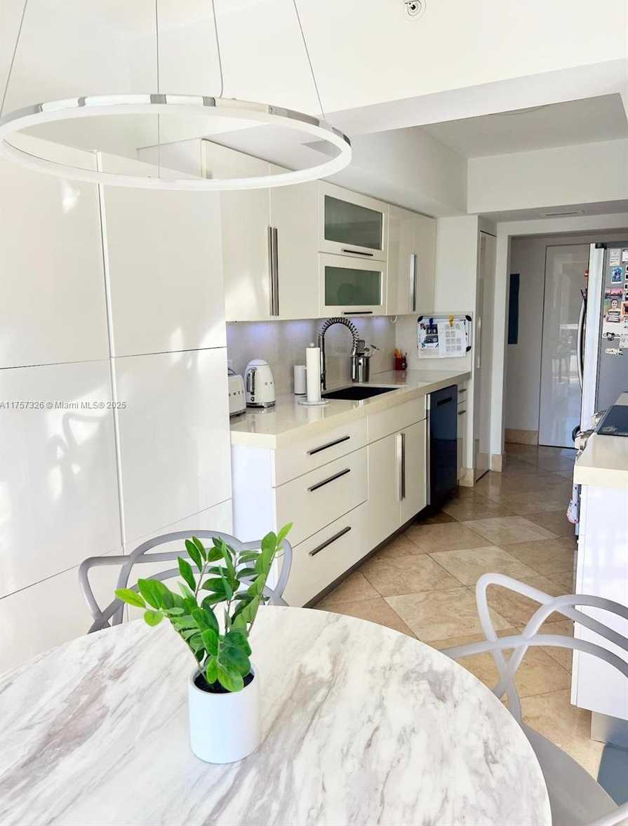 Small Image of 21055 YACHT CLUB DR #510, Aventura Number 13