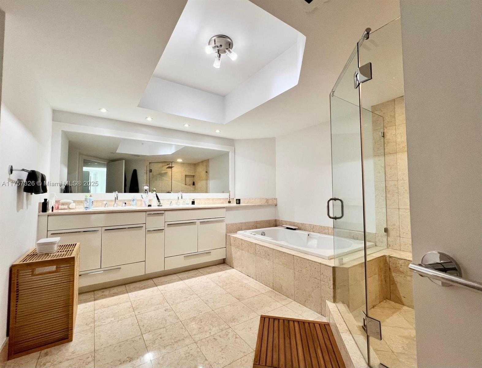 Small Image of 21055 YACHT CLUB DR #510, Aventura Number 18