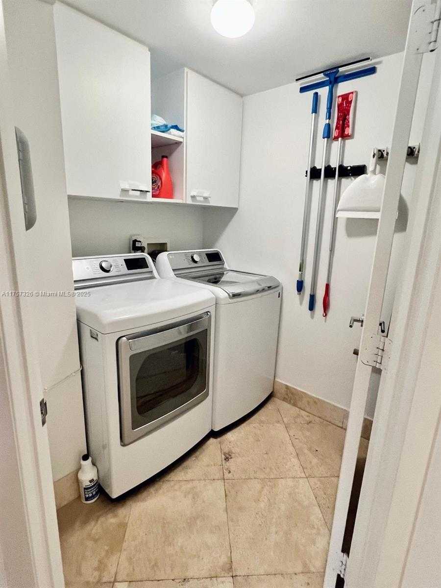 Small Image of 21055 YACHT CLUB DR #510, Aventura Number 19