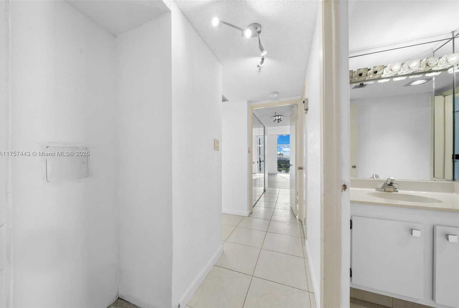 Small Image of 20505 EAST COUNTRY CLUB DR #1938, Aventura Number 25