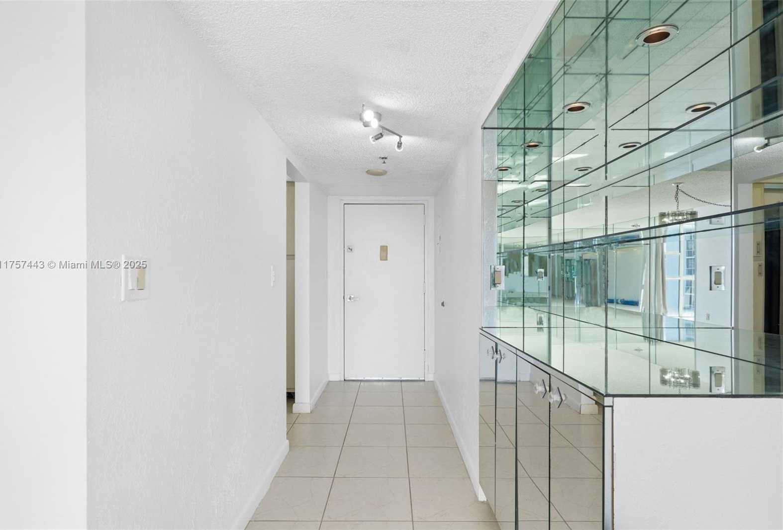 Small Image of 20505 EAST COUNTRY CLUB DR #1938, Aventura Number 3
