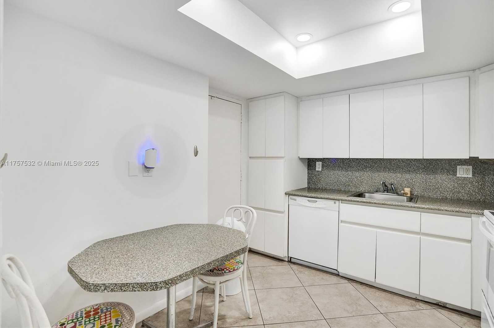 Small Image of 500 BAYVIEW DR #931, Sunny Isles Beach Number 10