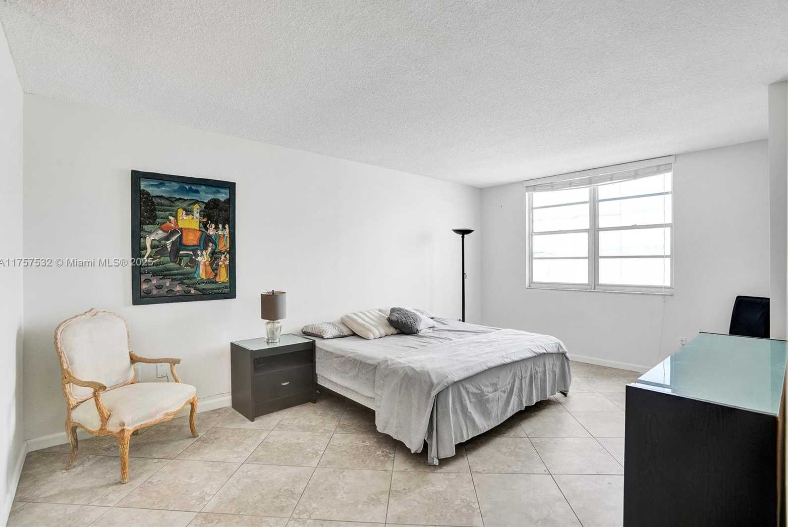 Small Image of 500 BAYVIEW DR #931, Sunny Isles Beach Number 17