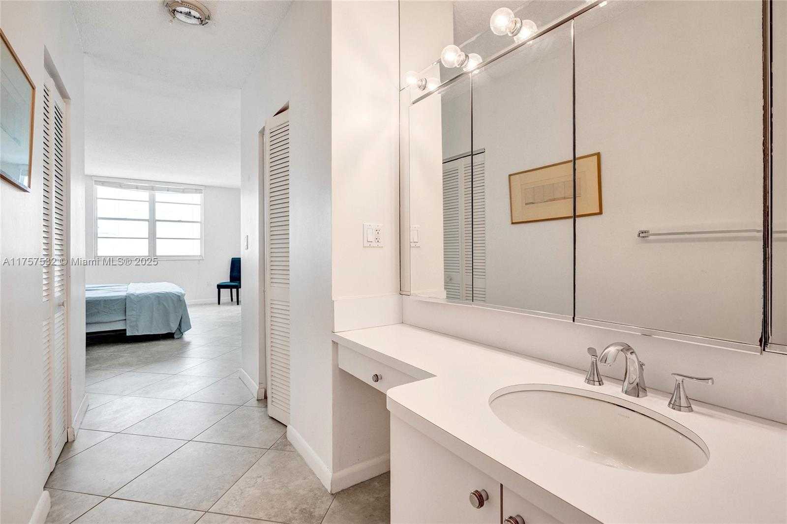 Small Image of 500 BAYVIEW DR #931, Sunny Isles Beach Number 21