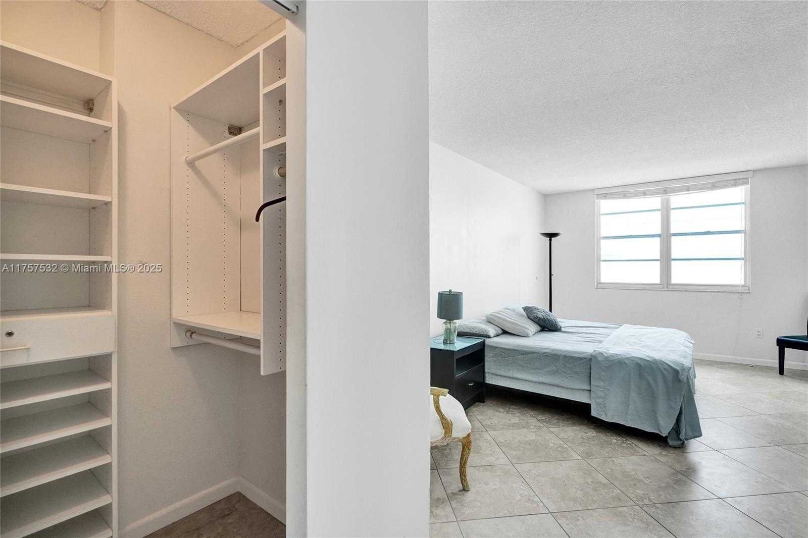 Small Image of 500 BAYVIEW DR #931, Sunny Isles Beach Number 22