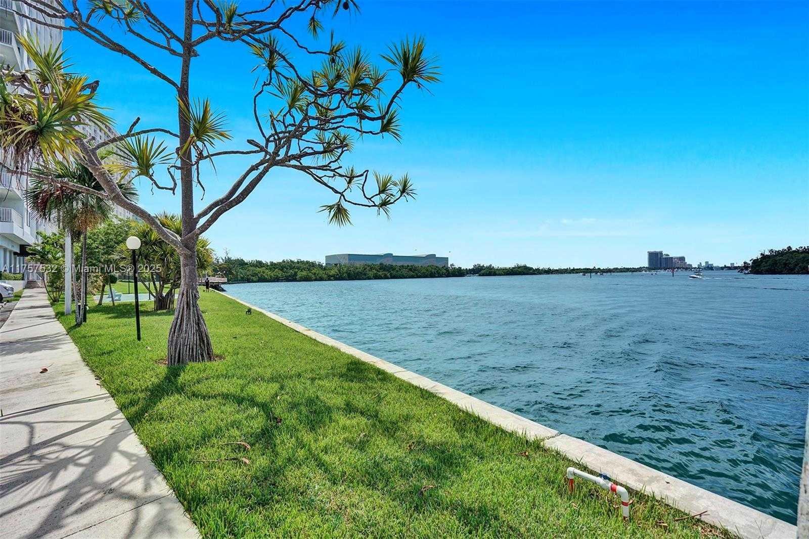 Small Image of 500 BAYVIEW DR #931, Sunny Isles Beach Number 25
