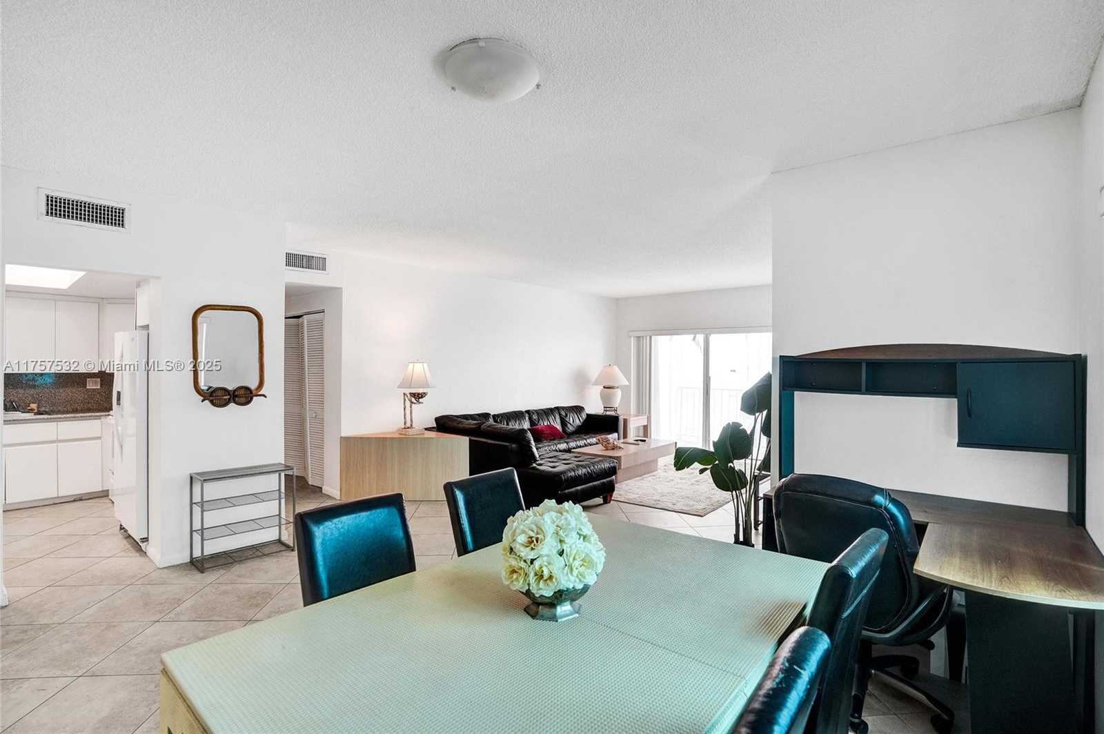 Small Image of 500 BAYVIEW DR #931, Sunny Isles Beach Number 6